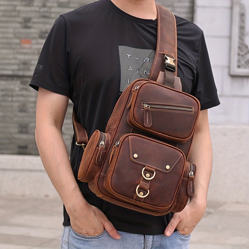 Sac poitrine à bandoulière et finition patinée